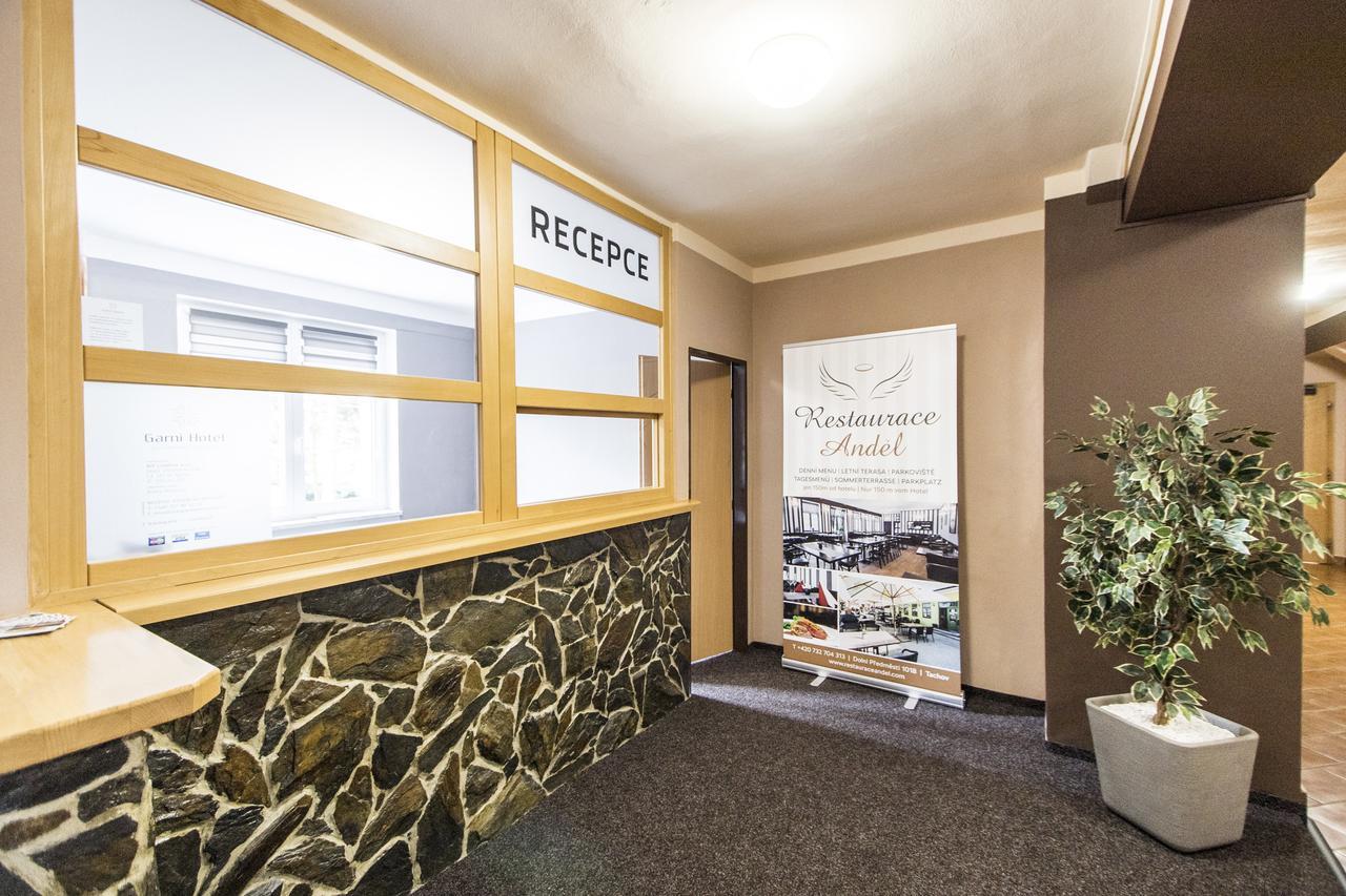 טאחוב Garni Hotel Tachov מראה חיצוני תמונה