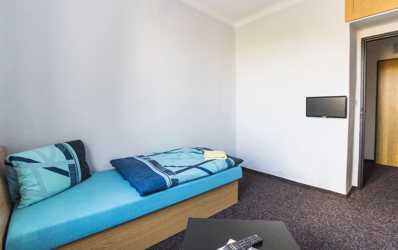 טאחוב Garni Hotel Tachov מראה חיצוני תמונה