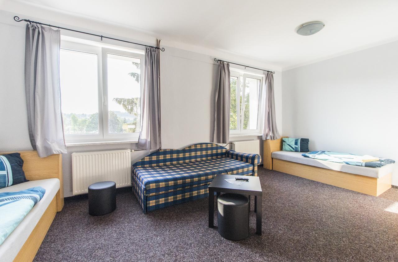 טאחוב Garni Hotel Tachov מראה חיצוני תמונה