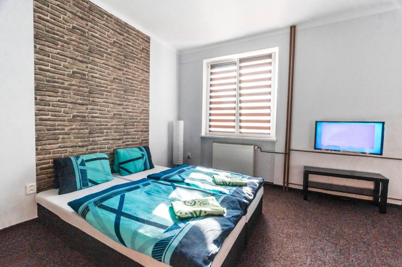 טאחוב Garni Hotel Tachov מראה חיצוני תמונה