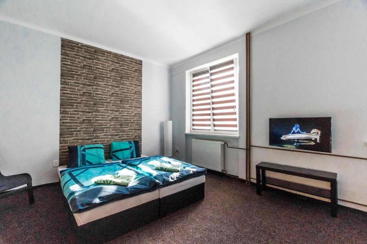 טאחוב Garni Hotel Tachov מראה חיצוני תמונה