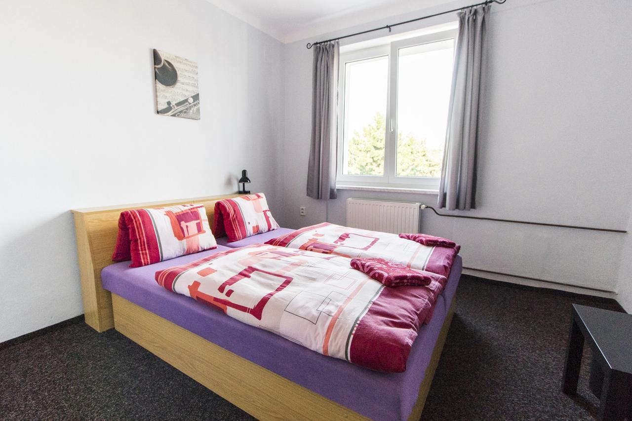 טאחוב Garni Hotel Tachov מראה חיצוני תמונה