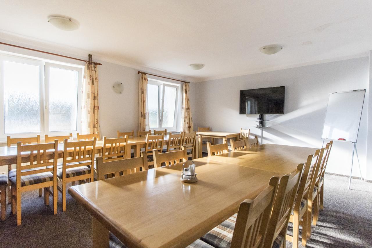 טאחוב Garni Hotel Tachov מראה חיצוני תמונה