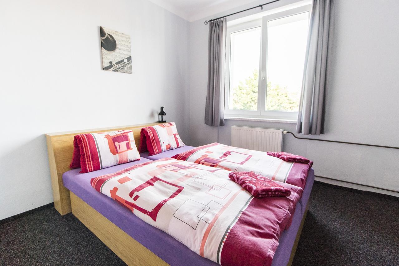 טאחוב Garni Hotel Tachov מראה חיצוני תמונה