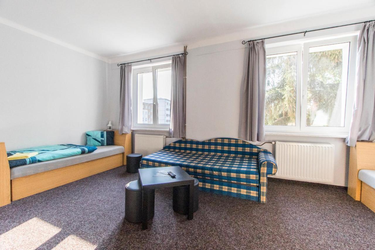 טאחוב Garni Hotel Tachov מראה חיצוני תמונה