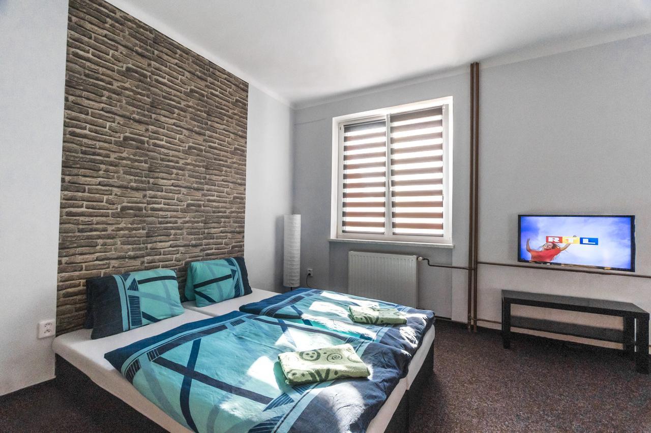 טאחוב Garni Hotel Tachov מראה חיצוני תמונה