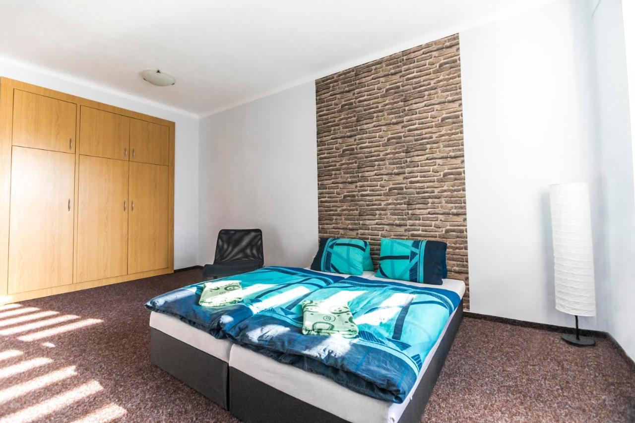 טאחוב Garni Hotel Tachov מראה חיצוני תמונה