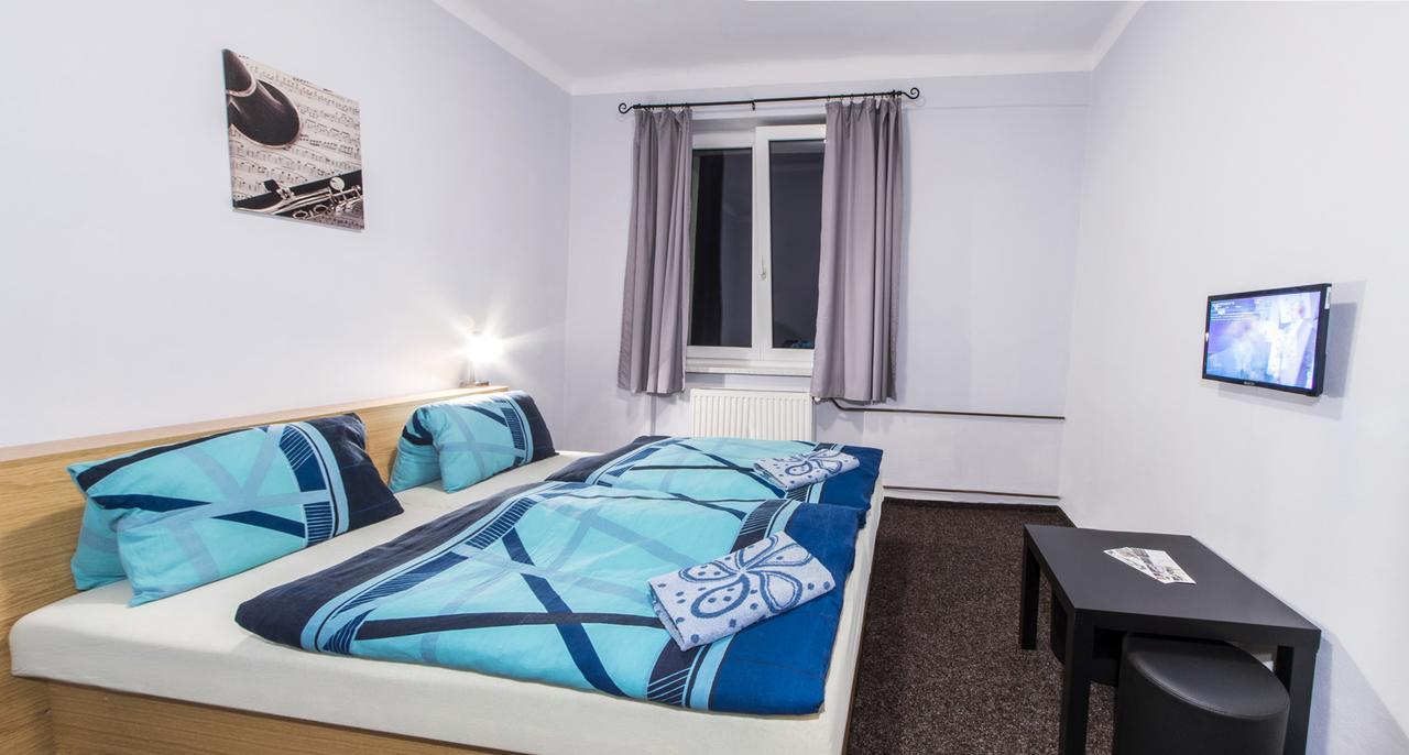 טאחוב Garni Hotel Tachov מראה חיצוני תמונה