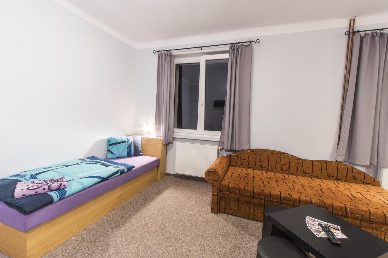 טאחוב Garni Hotel Tachov מראה חיצוני תמונה