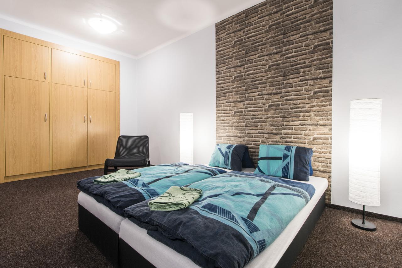 טאחוב Garni Hotel Tachov מראה חיצוני תמונה
