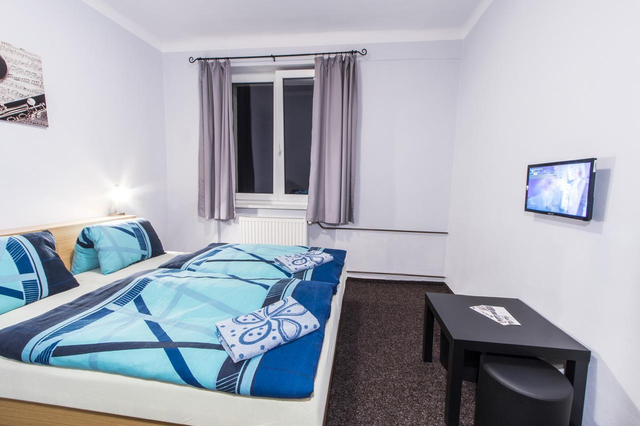 טאחוב Garni Hotel Tachov מראה חיצוני תמונה