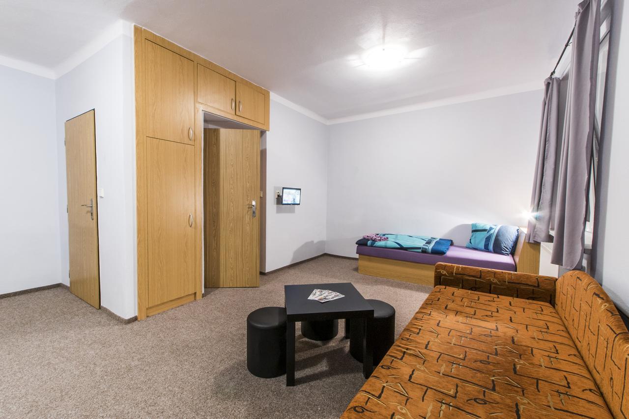 טאחוב Garni Hotel Tachov מראה חיצוני תמונה