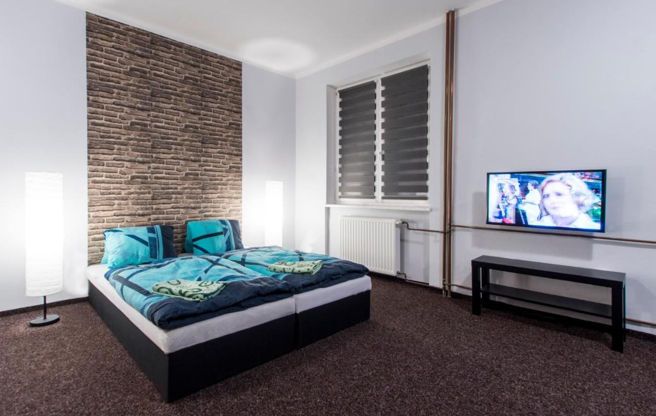 טאחוב Garni Hotel Tachov מראה חיצוני תמונה