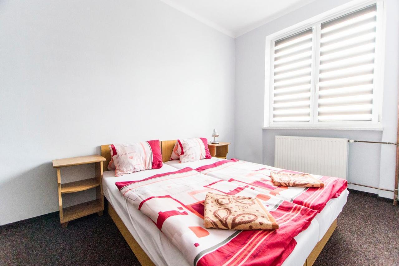 טאחוב Garni Hotel Tachov מראה חיצוני תמונה